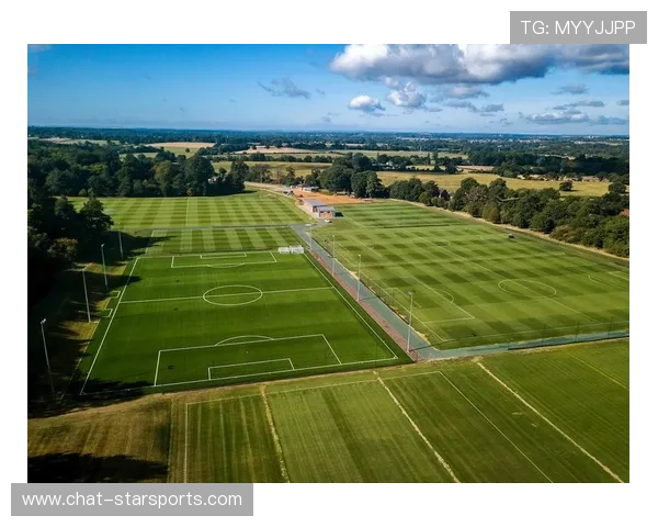 雷丁俱乐部新赛季动向频出引援规划与战术调整成焦点球迷期待升级前景